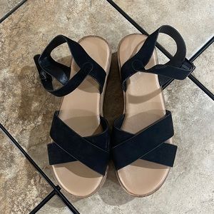 Black Limelight platform sandals